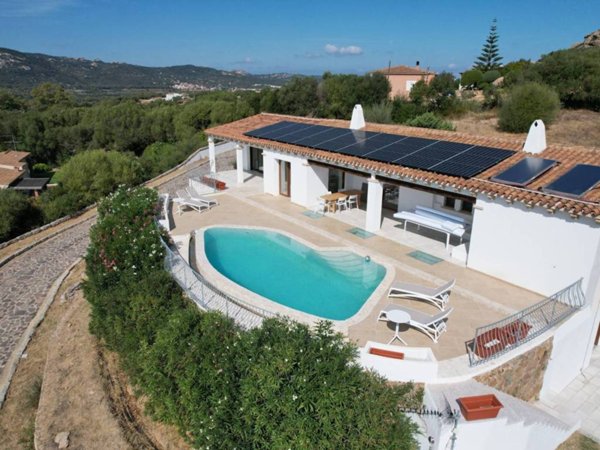 casa indipendente in vendita ad Arzachena in zona Baja Sardinia