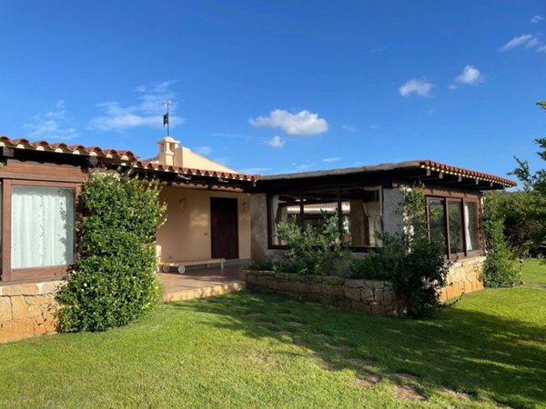 casa indipendente in vendita ad Arzachena in zona Baja Sardinia