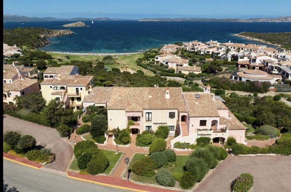 appartamento in vendita ad Arzachena