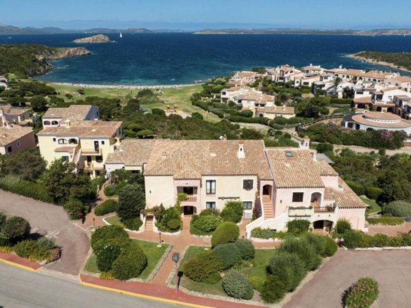 appartamento in vendita ad Arzachena