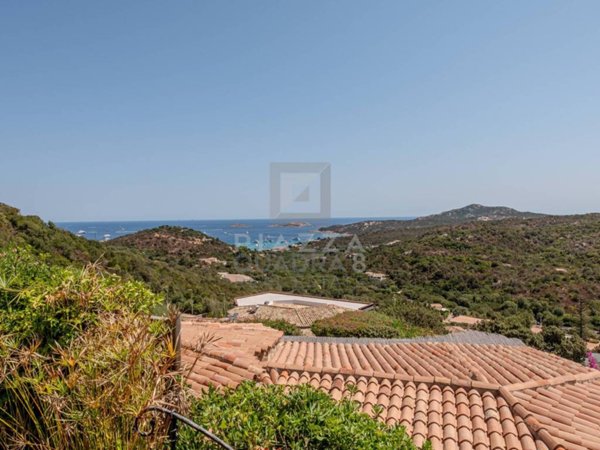 appartamento in vendita ad Arzachena in zona Pantogia