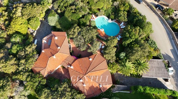 casa indipendente in vendita ad Arzachena in zona Baja Sardinia