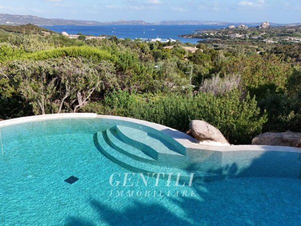 casa indipendente in vendita ad Arzachena in zona Baja Sardinia