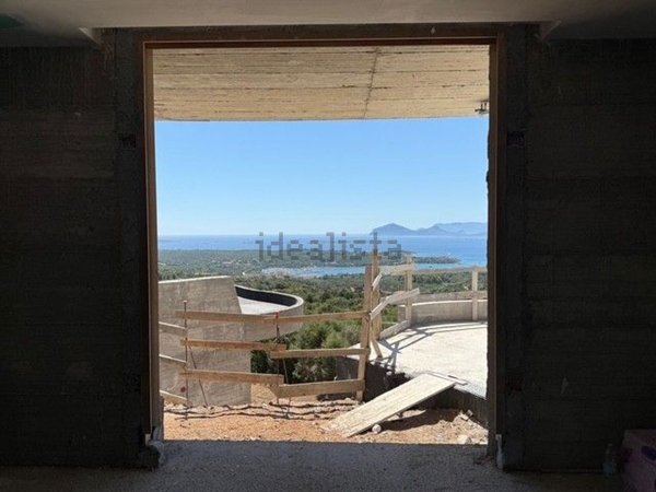 casa indipendente in vendita ad Arzachena in zona Abbiadori
