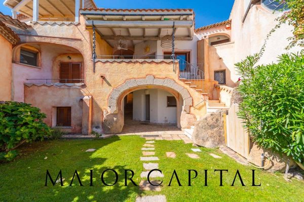 casa indipendente in vendita ad Arzachena in zona Cannigione