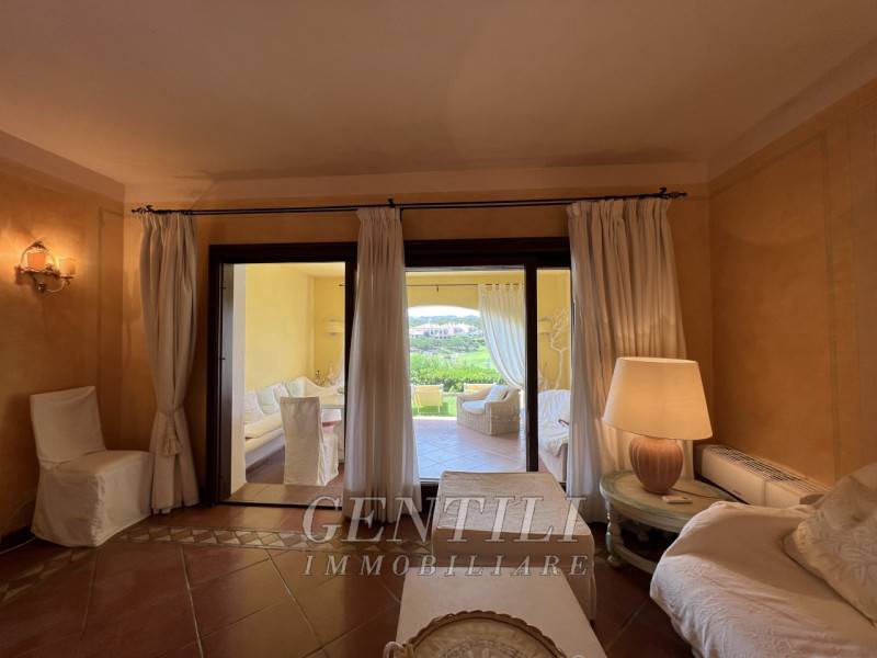 appartamento in vendita ad Arzachena in zona Baja Sardinia