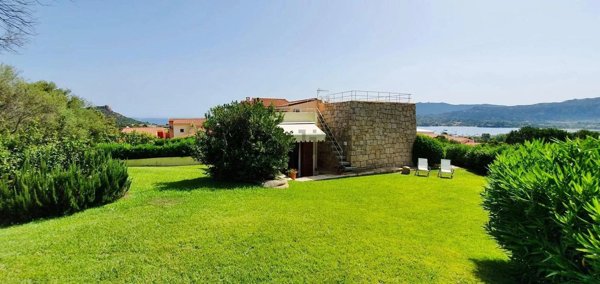casa indipendente in vendita ad Arzachena in zona Cannigione