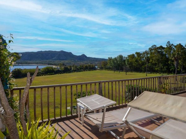 casa indipendente in vendita ad Arzachena in zona Cannigione