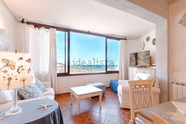 appartamento in vendita ad Arzachena in zona Abbiadori