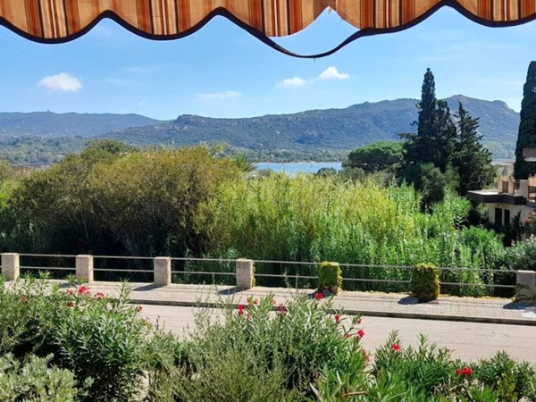 appartamento in vendita ad Arzachena in zona Cannigione