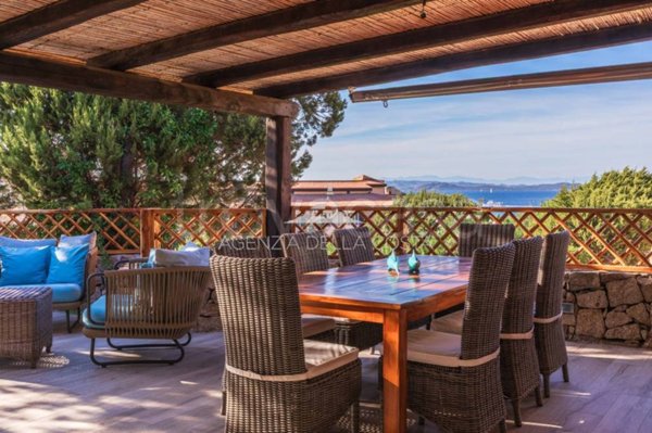 appartamento in vendita ad Arzachena in zona Baja Sardinia