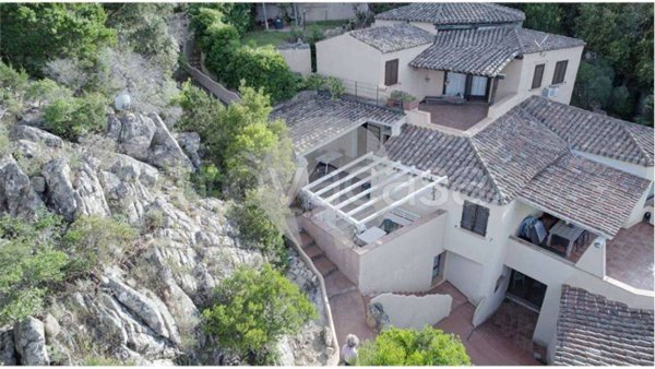 appartamento in vendita ad Arzachena in zona Pantogia