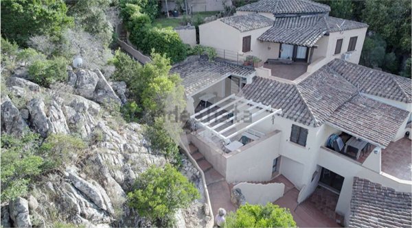 appartamento in vendita ad Arzachena in zona Pantogia