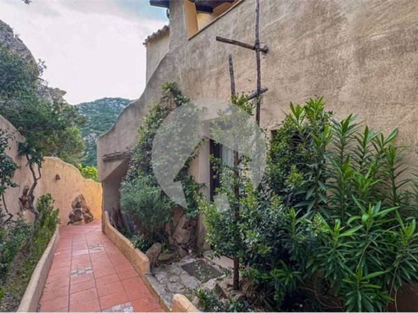 appartamento in vendita ad Arzachena in zona Pantogia