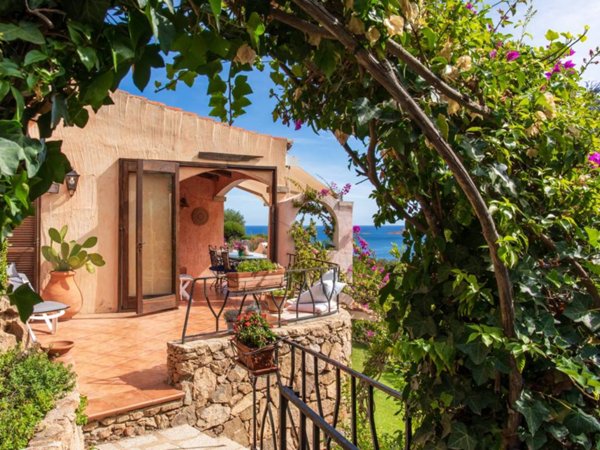 casa indipendente in vendita ad Arzachena in zona Porto Cervo