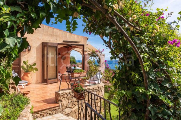 casa indipendente in vendita ad Arzachena in zona Porto Paglia