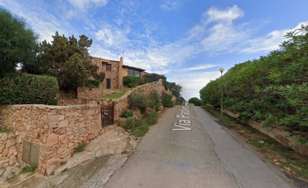 appartamento in vendita ad Arzachena in zona Pantogia
