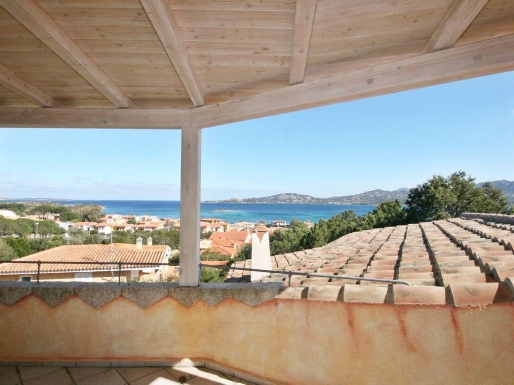 casa indipendente in vendita ad Arzachena in zona Cannigione