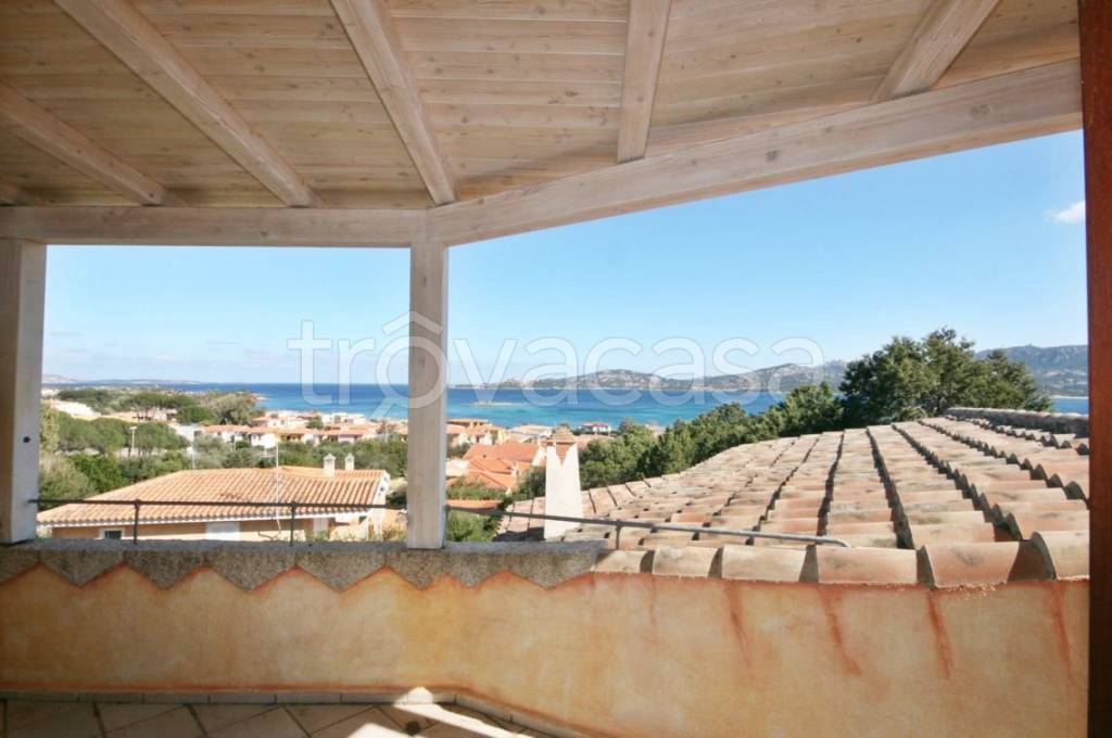 casa indipendente in vendita ad Arzachena in zona Cannigione