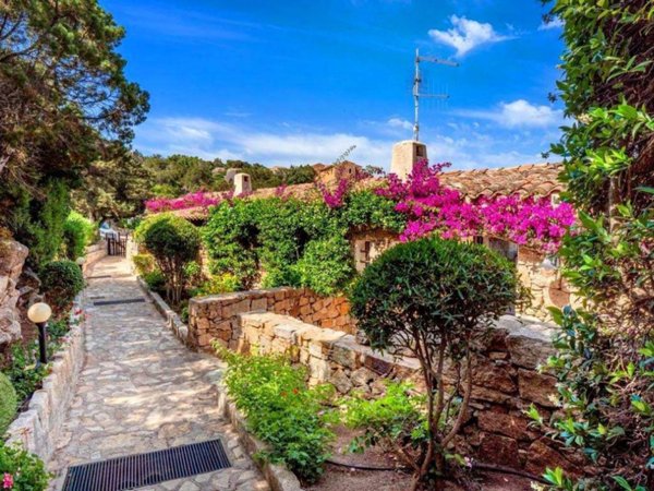 appartamento in vendita ad Arzachena in zona Baja Sardinia