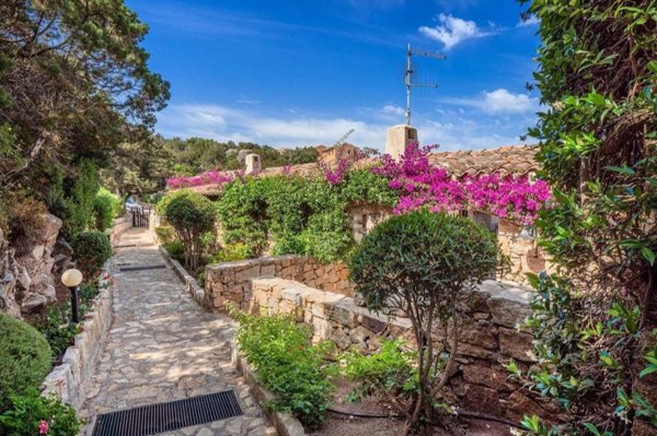 appartamento in vendita ad Arzachena in zona Baja Sardinia