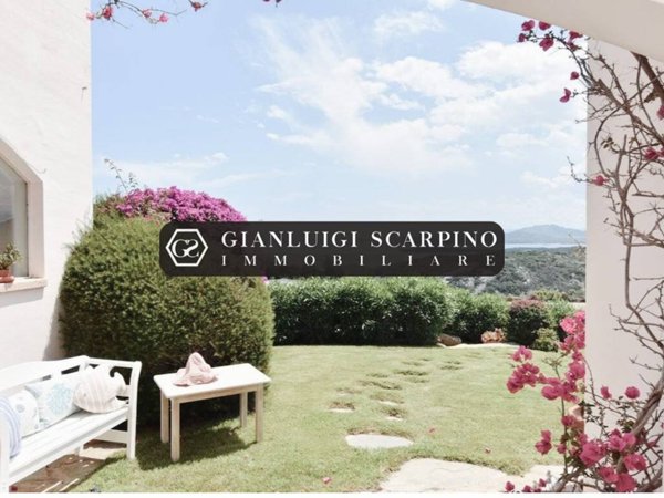 appartamento in vendita ad Arzachena in zona Abbiadori