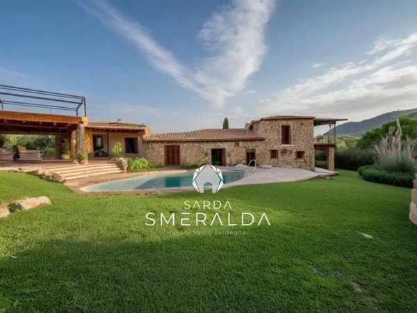 casa indipendente in vendita ad Arzachena in zona Porto Cervo
