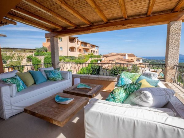 casa indipendente in vendita ad Arzachena in zona Capriccioli