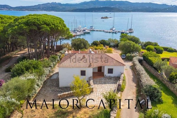 casa indipendente in vendita ad Arzachena in zona Cannigione