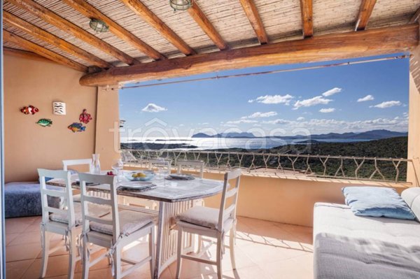 casa indipendente in vendita ad Arzachena in zona Abbiadori