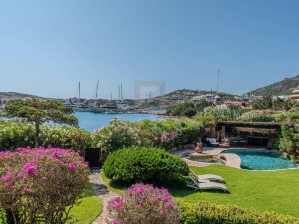 casa indipendente in vendita ad Arzachena in zona Porto Cervo