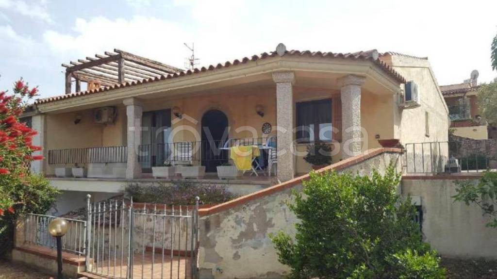 appartamento in vendita ad Arzachena in zona Cannigione