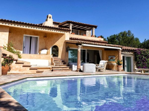 casa indipendente in vendita ad Arzachena in zona Porto Cervo