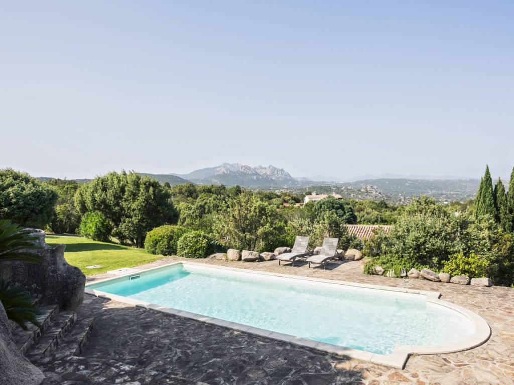 casa indipendente in vendita ad Arzachena in zona Capriccioli