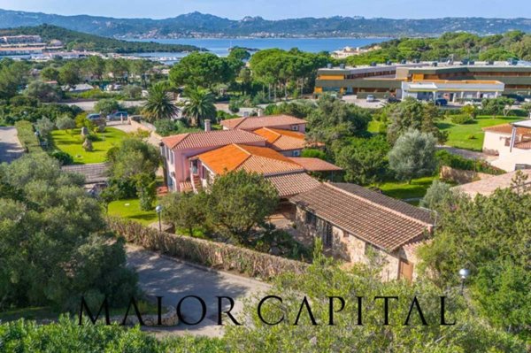 casa indipendente in vendita ad Arzachena in zona Baja Sardinia