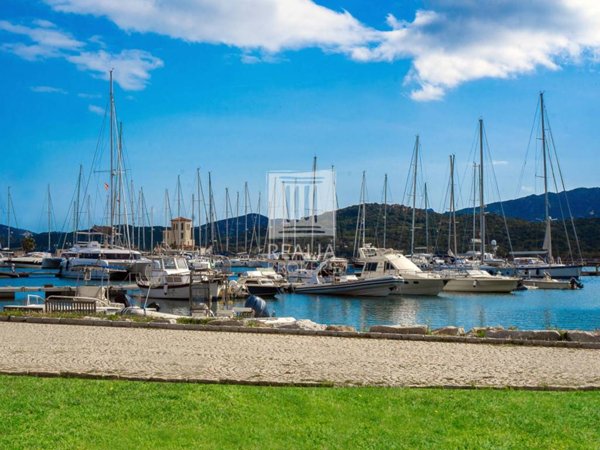 appartamento in vendita ad Arzachena in zona Cannigione