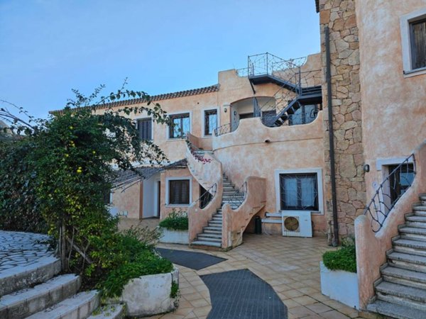 intera palazzina in vendita ad Arzachena in zona Porto Cervo