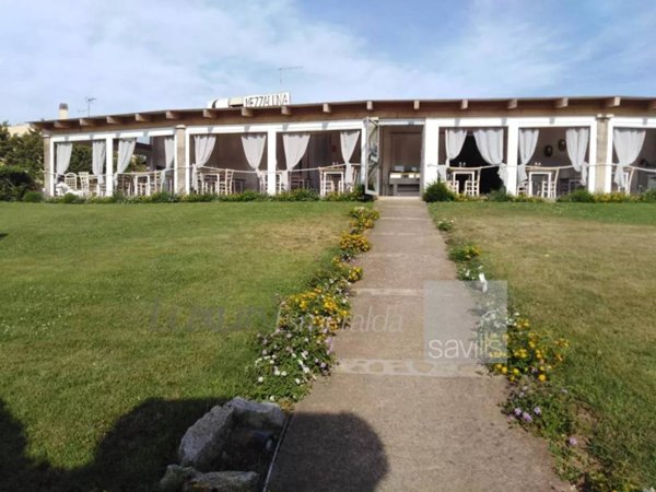 negozio in vendita ad Arzachena in zona Baja Sardinia