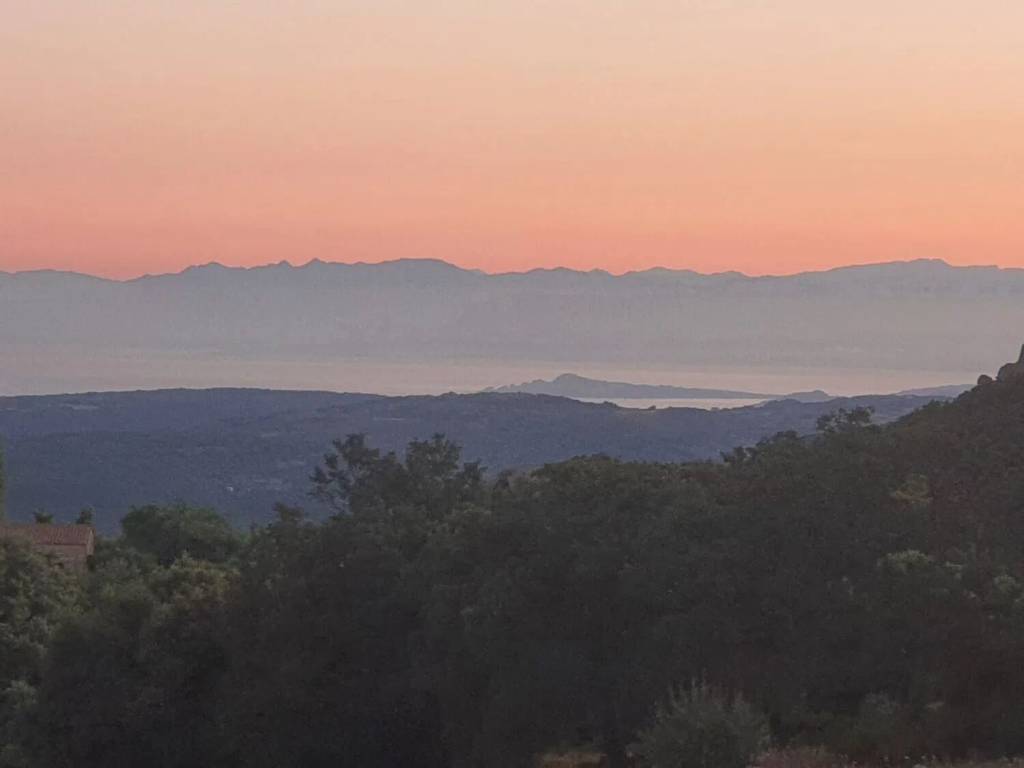 casa indipendente in vendita ad Arzachena in zona Cannigione