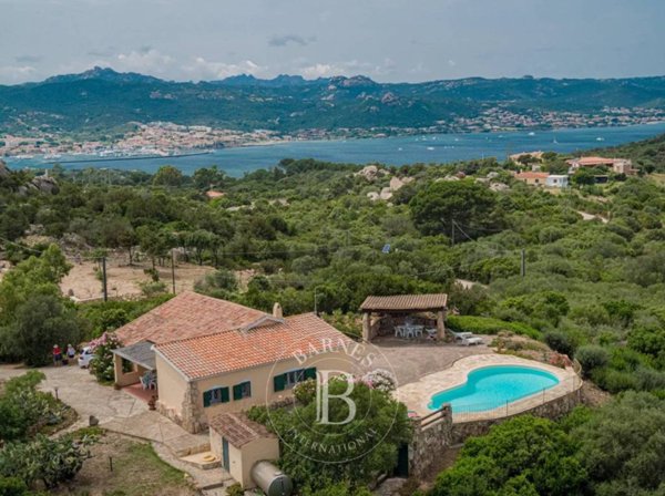 casa indipendente in vendita ad Arzachena in zona Baja Sardinia