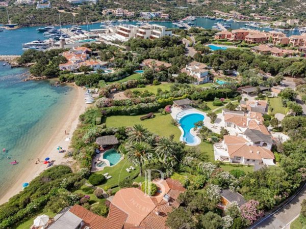casa indipendente in vendita ad Arzachena in zona Porto Cervo