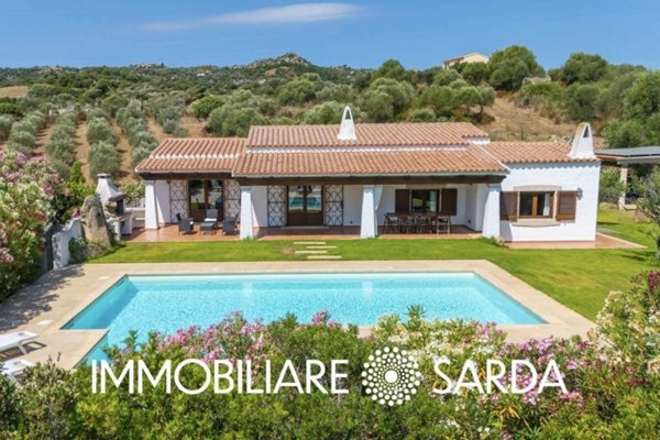 casa indipendente in vendita ad Arzachena in zona Cannigione