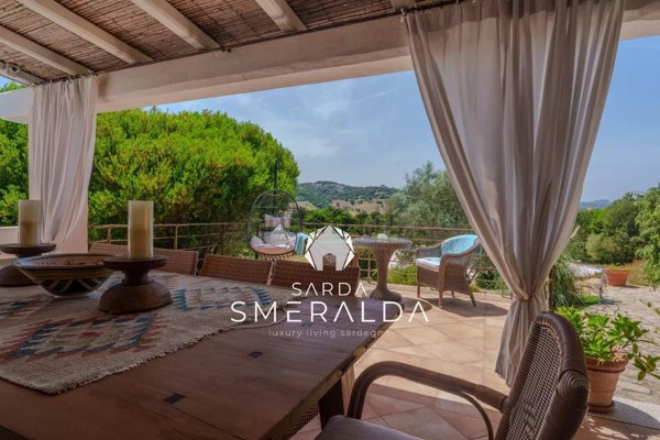 casa indipendente in vendita ad Arzachena in zona Baja Sardinia