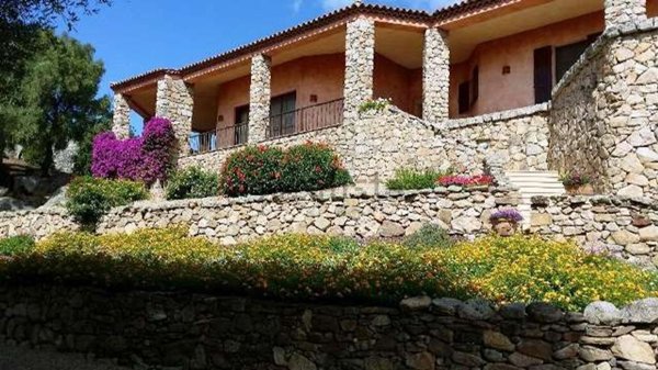 casa indipendente in vendita ad Arzachena in zona Baja Sardinia