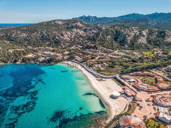 casa indipendente in vendita ad Arzachena in zona Baja Sardinia