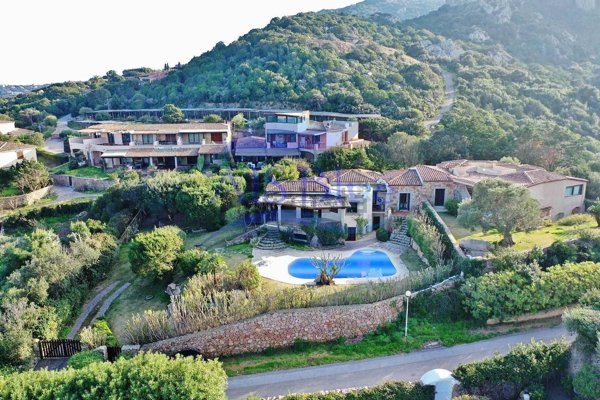 casa indipendente in vendita ad Arzachena in zona Pantogia