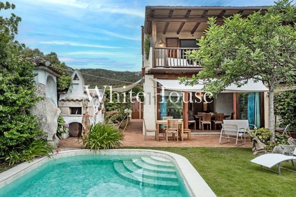 casa indipendente in vendita ad Arzachena in zona Cannigione