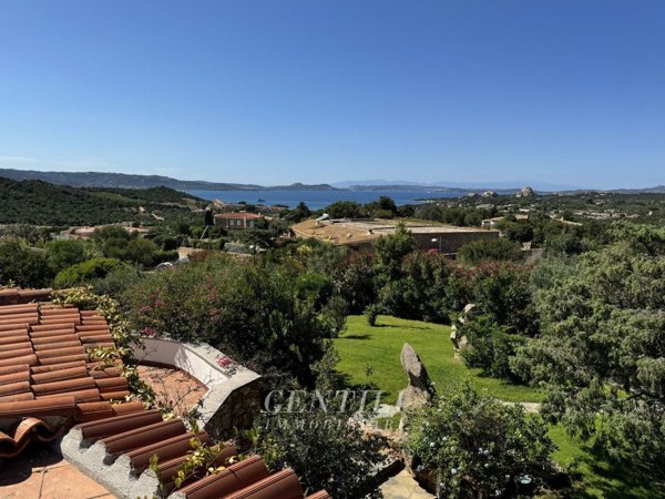 casa indipendente in vendita ad Arzachena in zona Baja Sardinia