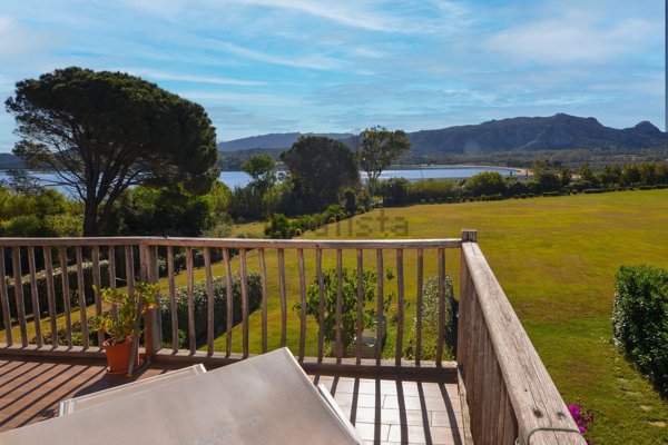 casa indipendente in vendita ad Arzachena in zona Cannigione