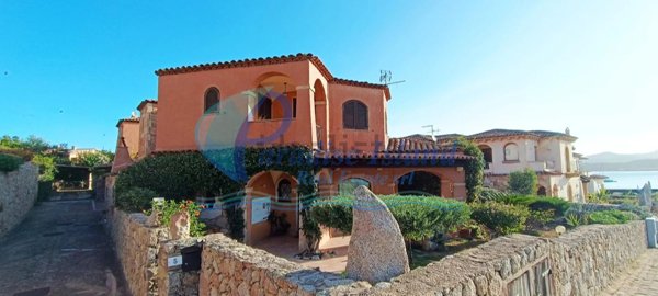 casa indipendente in vendita ad Arzachena in zona Cannigione